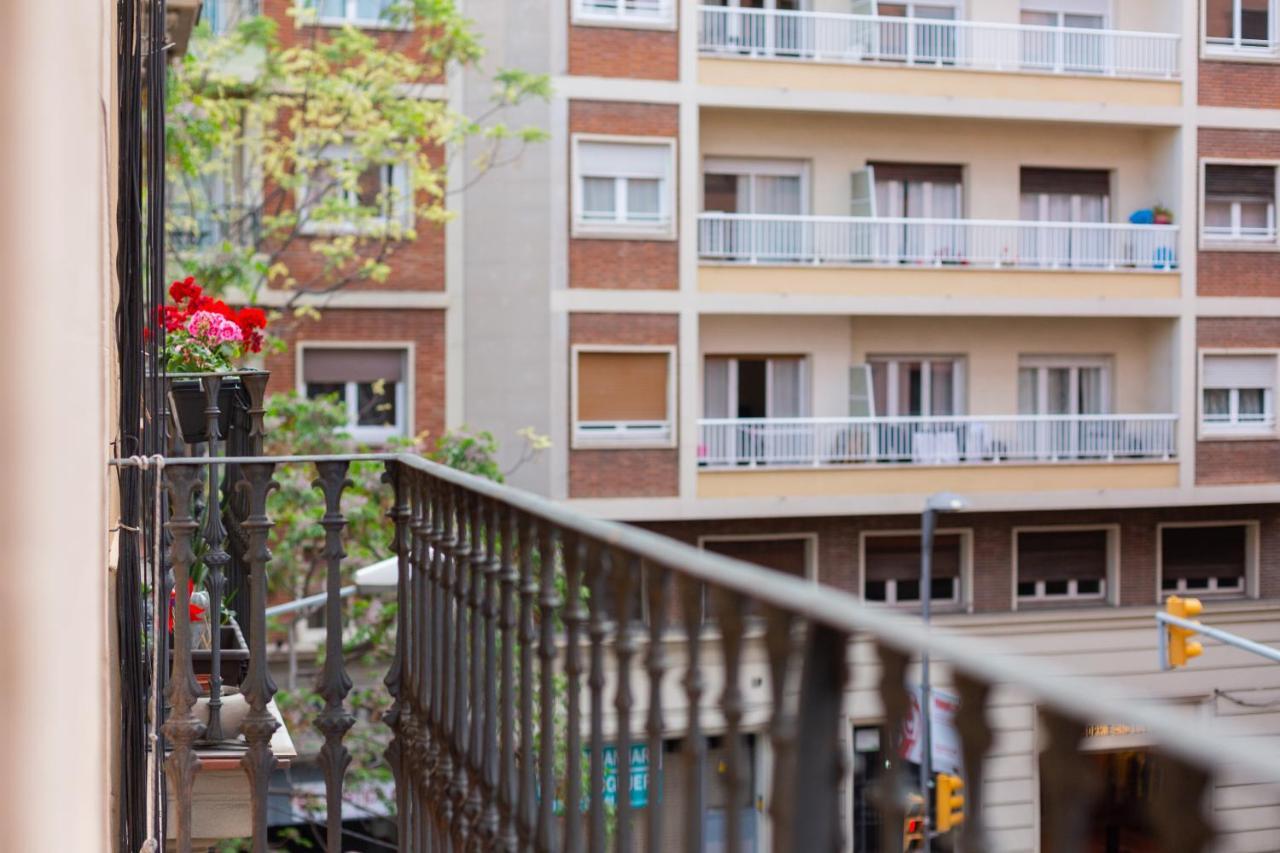 Aparteasy - Turo Park With Lovely Balcony 巴塞罗那 外观 照片